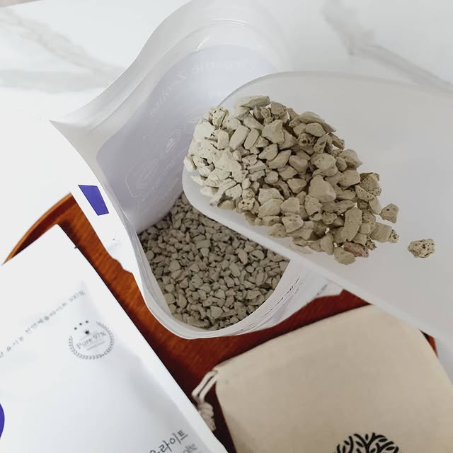 Compact LED UV lamp shining over a tray of zeolite in a sterile-looking setup, soft purple glow, cle