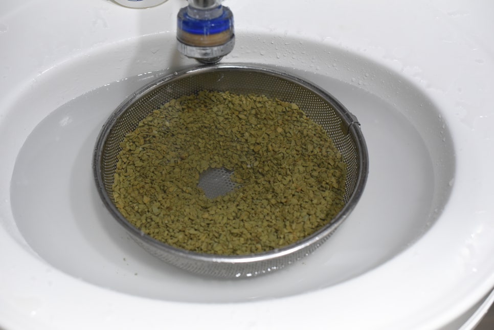 Industrial water purification system with ion-exchange resin beds and stainless steel components, cl